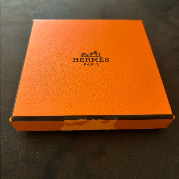 Authentic 24K gold Hérmes Cage H necklace. - Picture 4 of 4